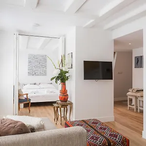https://house-of-arts.amsterdamhotelsnl.com